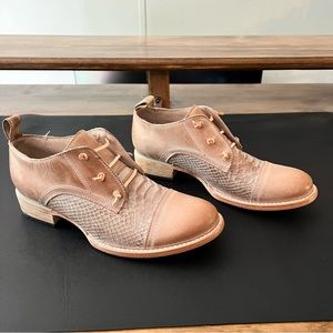 New Freebird by Steven Mabel Taupe